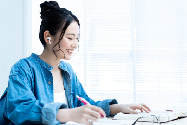 【実務者研修を最安で取る】費用を安く抑える賢い裏ワザと、働きながら通信で効率よく資格を取得する完全ガイド